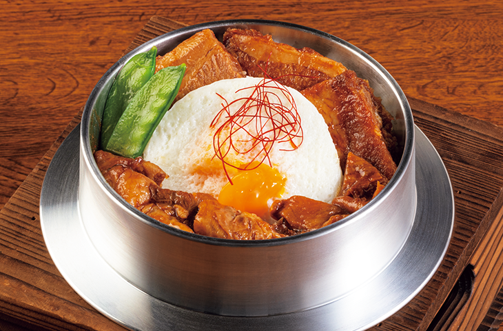 豚角煮と牛すじ煮込み釜飯