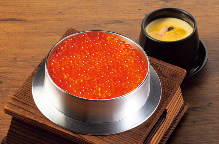 852 釜炊きごはんとたっぷりいくら（茶碗蒸し付）