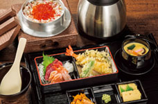 102 カニいくら釜飯御膳